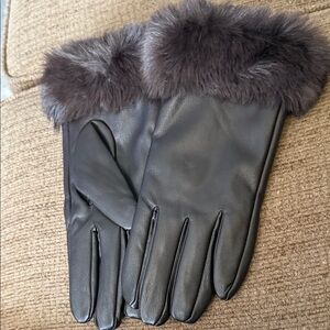 Elegant Black Fur-Trimmed Gloves
